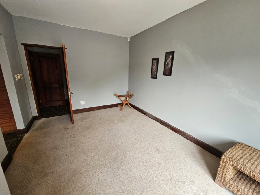 5 Bedroom Property for Sale in Boschenvaal River Front Lodges Free State